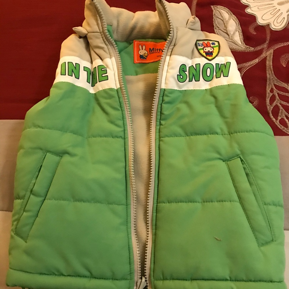 Boy’s vest like new.